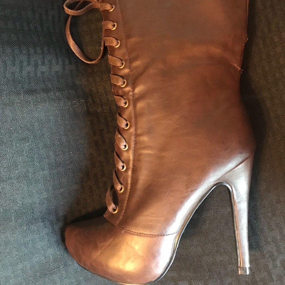Brown brand new high healed boots